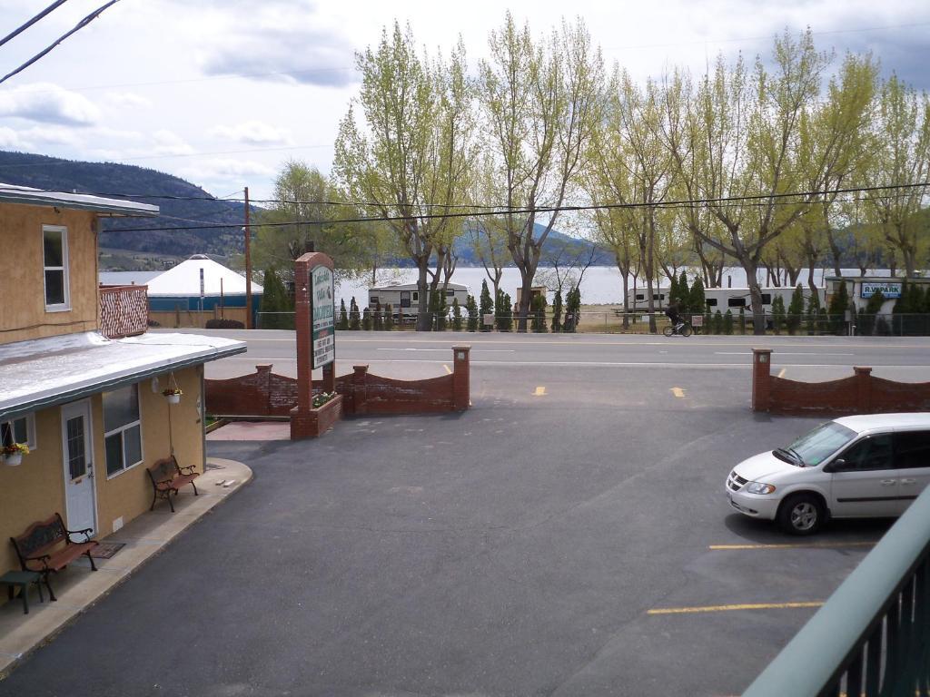 Lakeside Villa & Nordic Spa Penticton Exterior photo