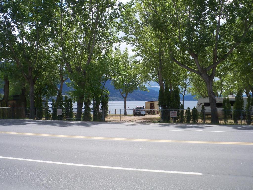 Lakeside Villa & Nordic Spa Penticton Exterior photo